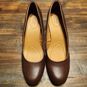 Jaclyn Smith Brown Pumps Size 10 NWOT